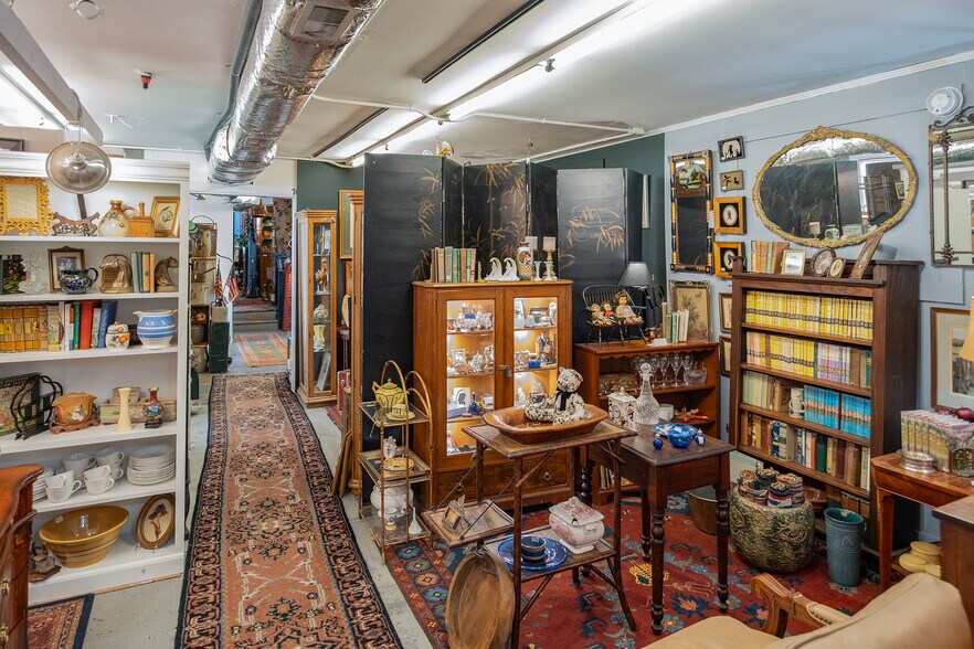 More Photos Of 3301 Franklin Ave, Millbrook General Retail For Sale