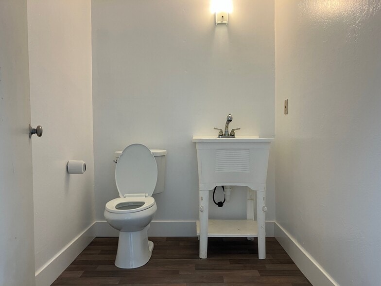 More Photos Of 1201 Pennsylvania Ave, Richmond Warehouse For Lease