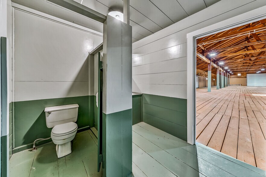 More Photos Of 8211 15th St, Medford Warehouse For Sale