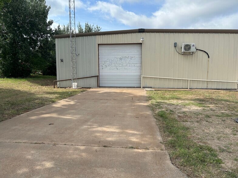 More Photos Of 1802 SW Sheridan Rd, Lawton Manufacturing For Sale