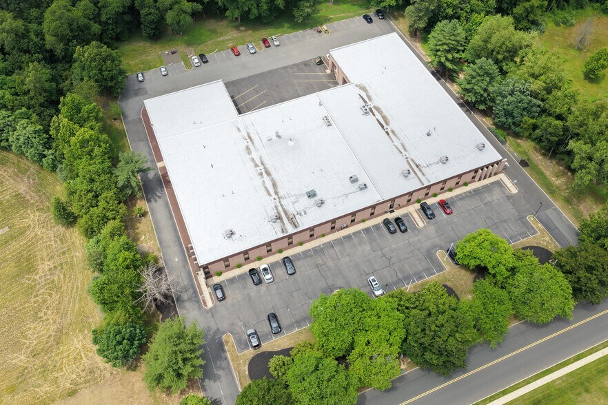 More Photos Of 14-16 Thomas J Rhodes Industrial Dr, Trenton Warehouse For Lease