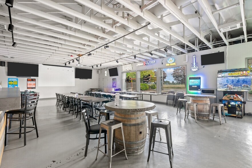 More Photos Of 2425 25th St SE, Salem General Retail For Sale