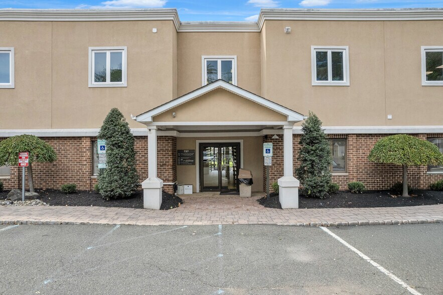 More Photos Of 727 Raritan Rd, Clark Office For Lease
