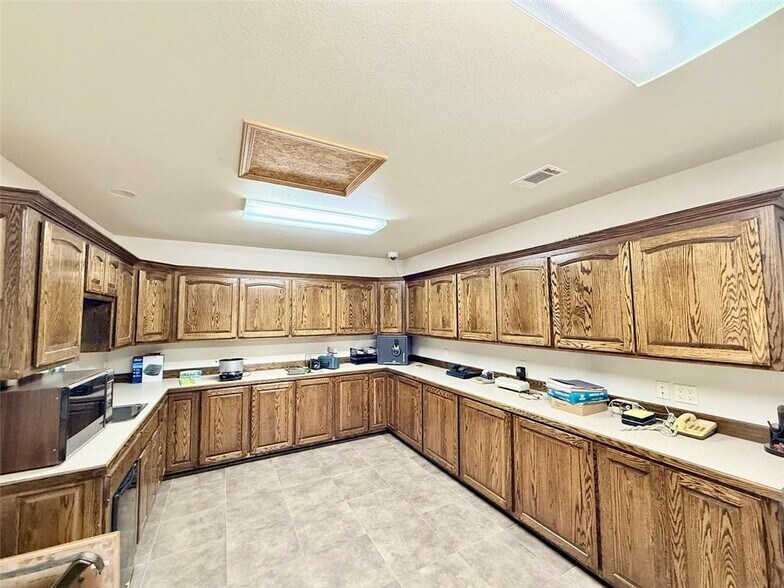 More Photos Of 15288 AR-22, Dardanelle Office For Sale