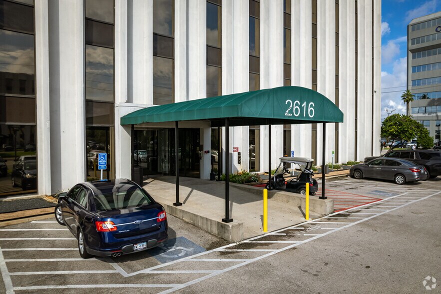More Photos Of 2616 S Loop W, Houston Office For Lease