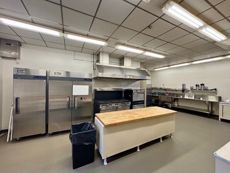 More Photos Of 401 S 42nd St, Philadelphia Religious Facility For Sale