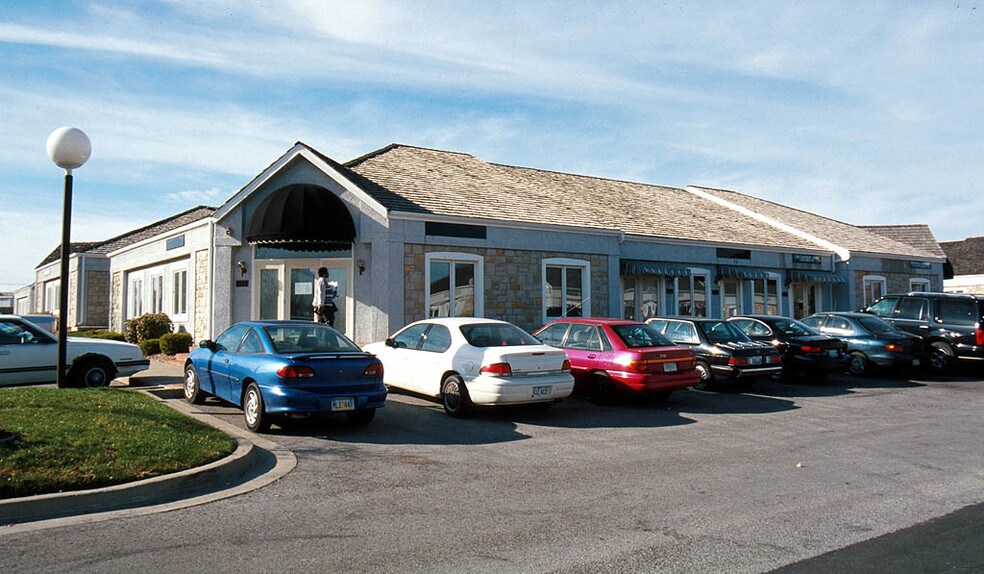 More Photos Of 688 SE Bayberry Ln, Lee's Summit Unknown For Lease