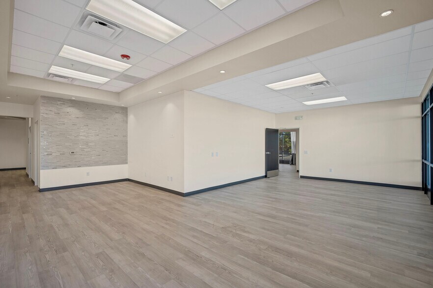 More Photos Of 1510 W Horizon Ridge Pky, Henderson Storefront Retail Office For Sale