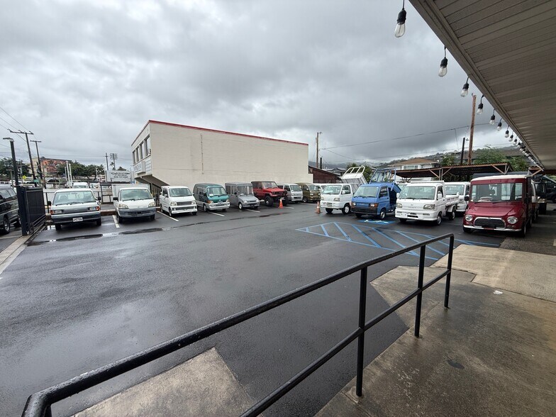 More Photos Of 1314 N King St, Honolulu Restaurant For Lease