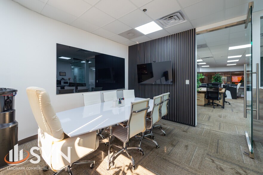 More Photos Of 1425 N McLean Blvd, Elgin Medical For Sale