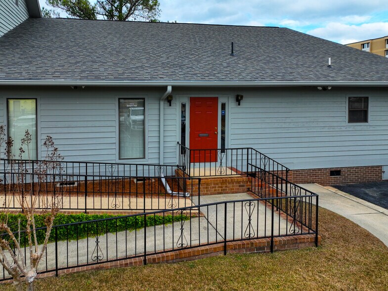 More Photos Of 572 Executive Pl, Fayetteville Medical For Lease