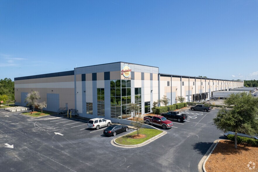 More Photos Of 4030 Deerpark Blvd, Elkton Warehouse For Lease