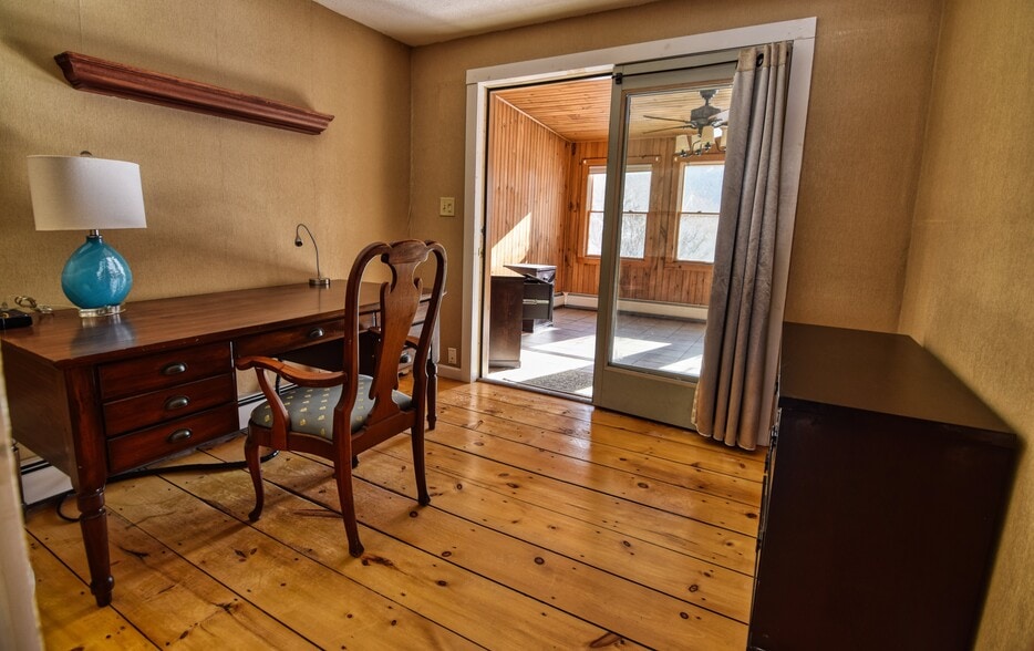 More Photos Of 27 Route 25, Plymouth Hospitality For Sale