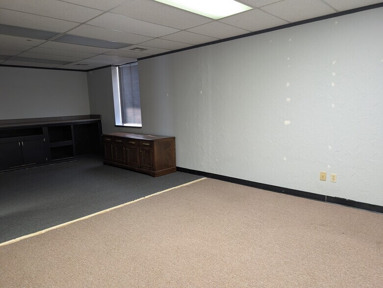 More Photos Of 4300 Highline Blvd, Oklahoma City Coworking Space