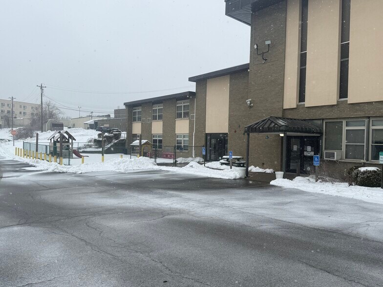 More Photos Of 300 Main St, Florence Religious Facility For Lease