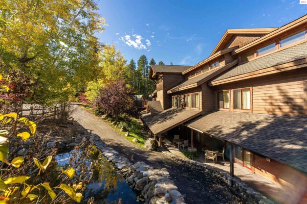 More Photos Of 41-45 Lakeshore Dr, Sagle Hotel For Sale