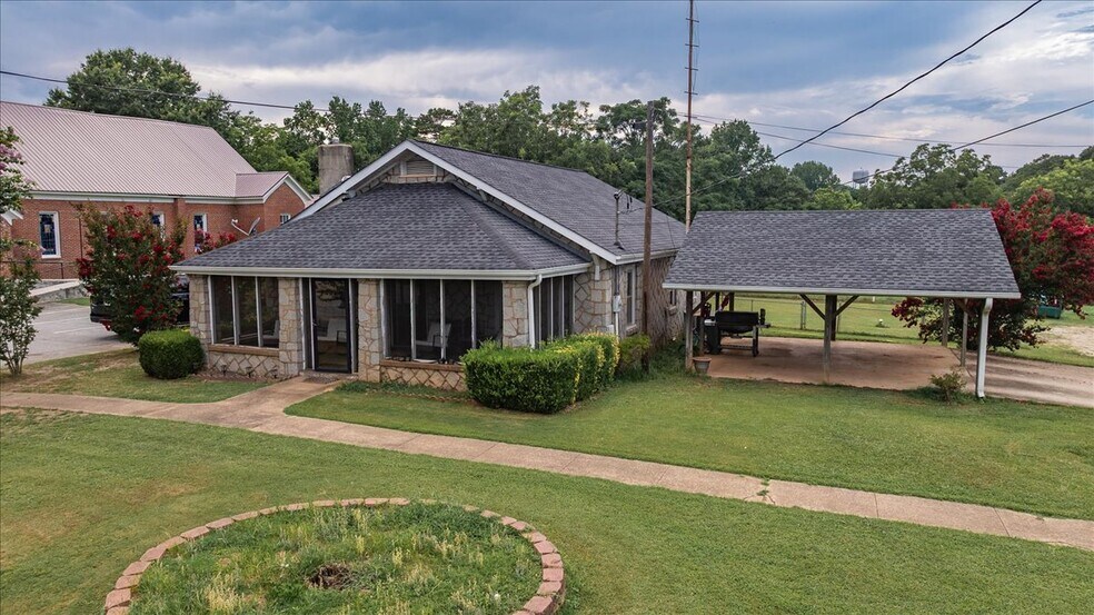 More Photos Of 317 General Daniel Ave N, Danielsville General Retail For Sale