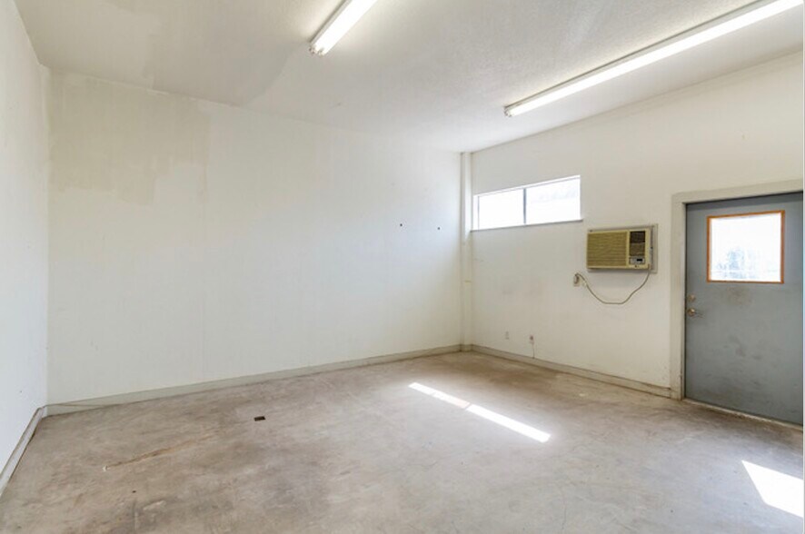 More Photos Of 2120 Oxford Ave, Austin Office For Lease