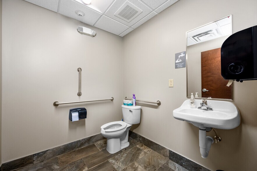 More Photos Of 3020 Orchard Park Rd, Buffalo Office For Sale