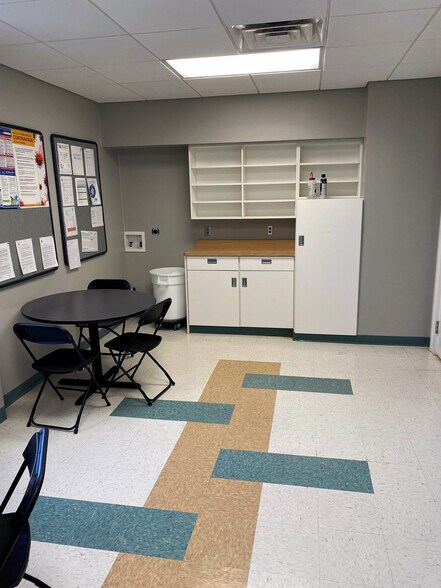 More Photos Of 11 Midtown Park E, Mobile Medical For Lease