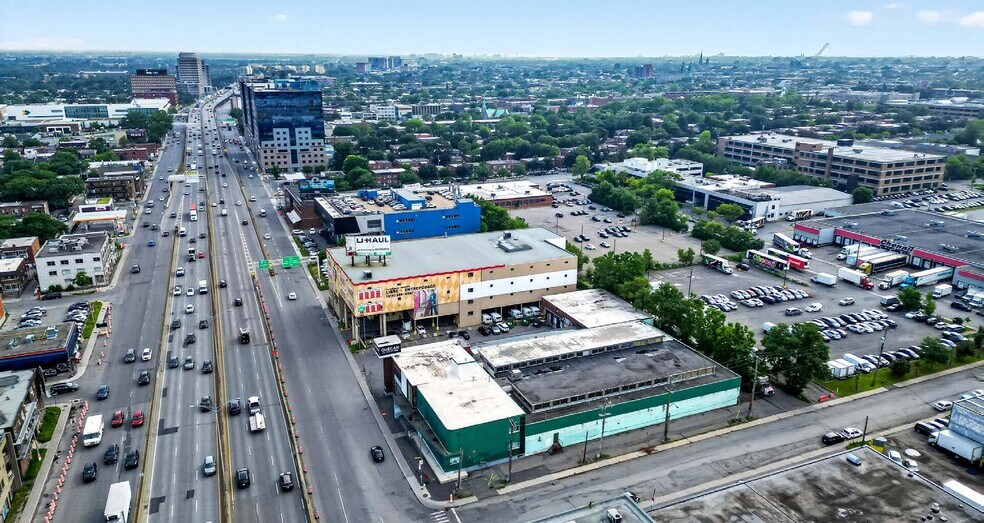 Primary Photo Of 310 Boul Crémazie O, Montréal Showroom For Sale