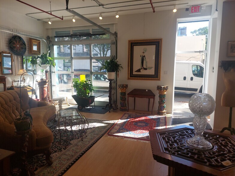 287291 Graham Ave, Brooklyn, NY 11211 Retail For Lease