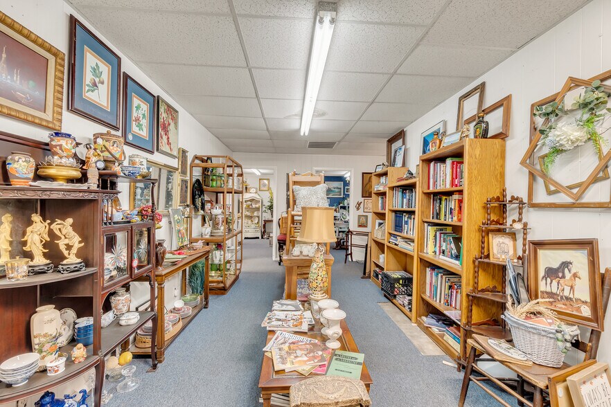 More Photos Of 112 N Orange St, Fredericksburg Storefront Retail Office For Sale