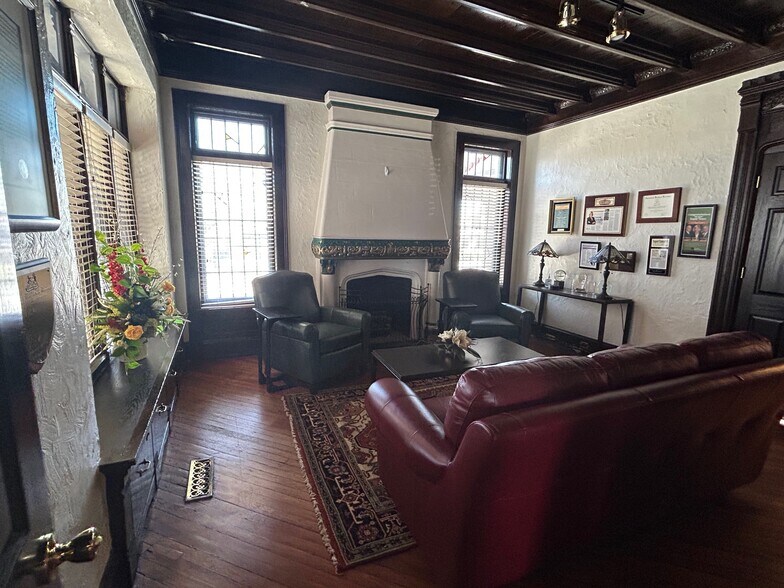 More Photos Of 520 N Walnut St, Bloomington Office For Lease