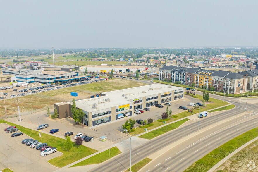 More Photos Of 3 Kingsview Rd SE, Airdrie Showroom For Lease