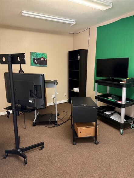 More Photos Of 2765 Highway 95, Bullhead City Office For Lease