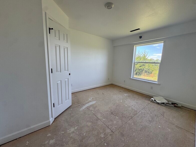 More Photos Of 13450 S Topeka Ave, Carbondale Apartments For Sale