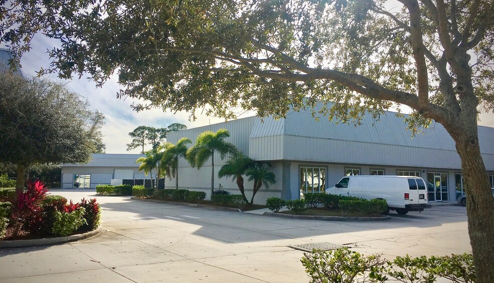 More Photos Of 4025 Dow Rd, Melbourne Unknown For Lease