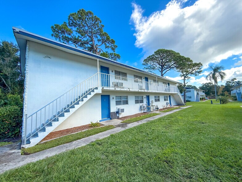 More Photos Of 1825 40th Ave, Vero Beach Apartments For Sale