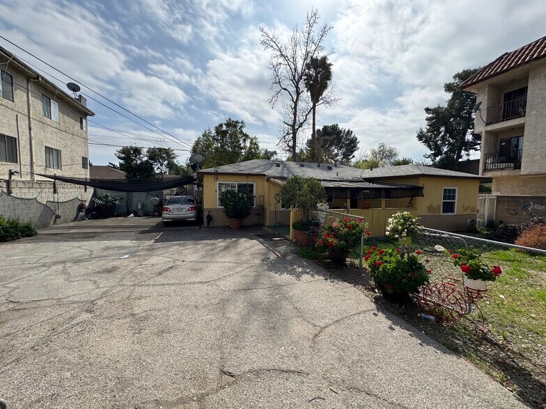 More Photos Of 15624-15628 Vanowen St, Van Nuys Apartments For Sale