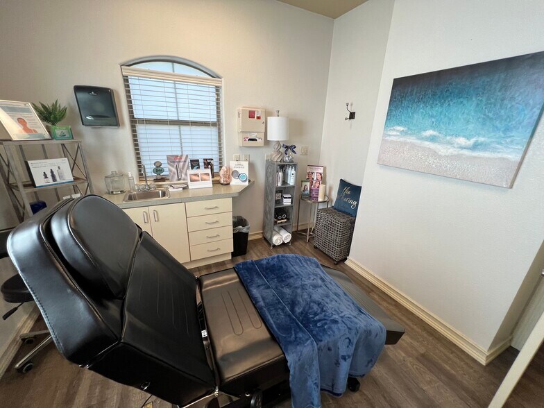 More Photos Of 2800 William D Tate Ave, Grapevine Medical For Lease