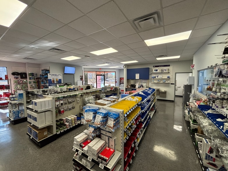 More Photos Of 57 Pelham Davis Cir, Greenville Warehouse For Lease