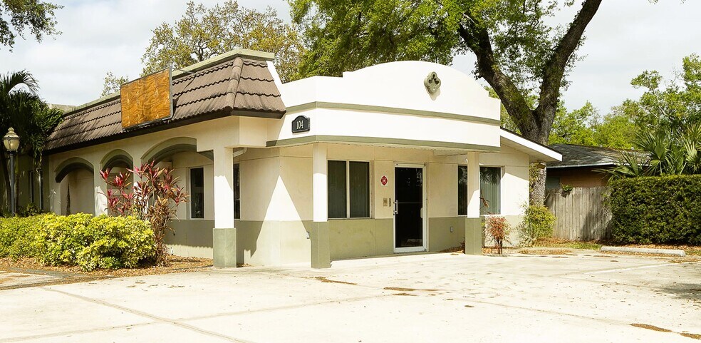 More Photos Of 2001 Manatee Ave E, Bradenton Office For Lease