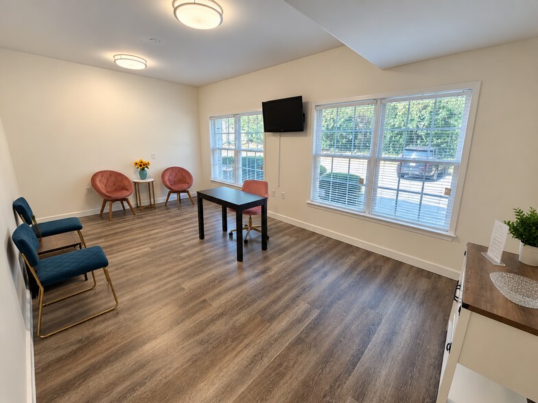 More Photos Of 5816 Creedmoor Rd, Raleigh Medical For Lease