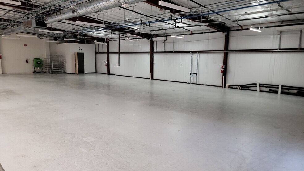 More Photos Of 443 Bastrop Hwy, Austin Flex For Lease
