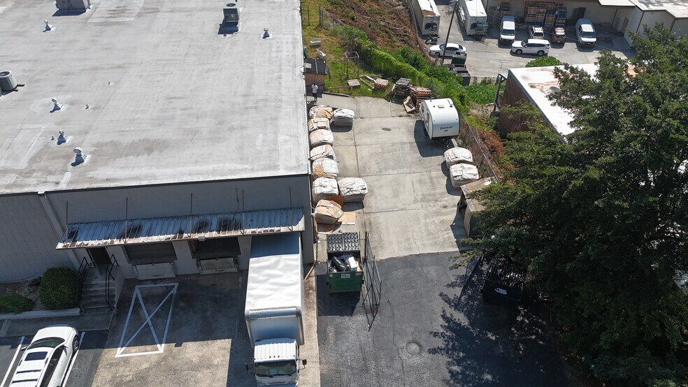 More Photos Of 2115 Hills Ave NW, Atlanta Warehouse For Lease