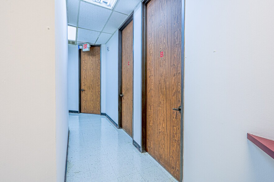 More Photos Of 2424 Hamilton St, Houston Medical For Lease
