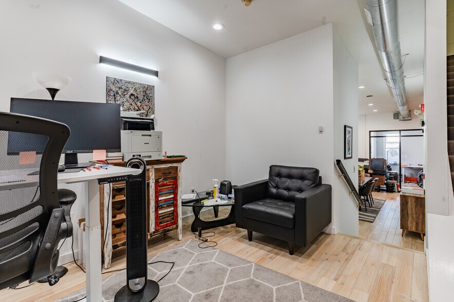More Photos Of 319 Bainbridge St, Philadelphia Office Residential For Sale