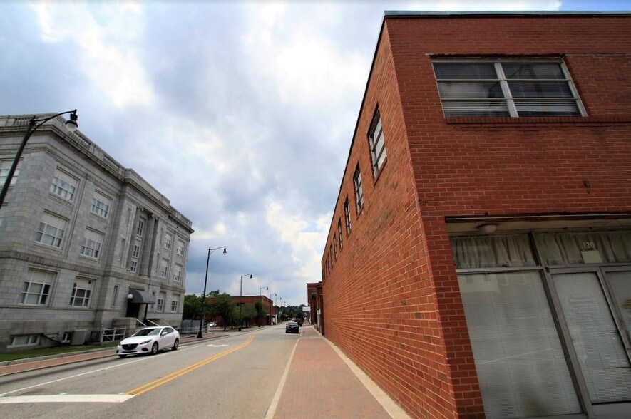 More Photos Of 124 Gillespie St, Fayetteville Office For Lease