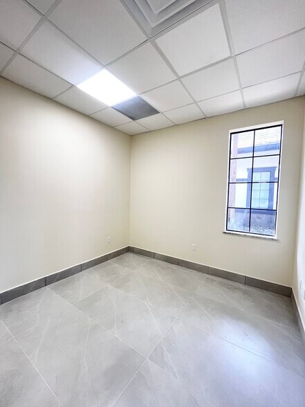 More Photos Of 1300 City View Ctr, Oviedo Office For Lease