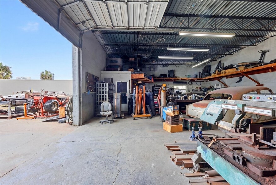 More Photos Of 629 E Venice Ave, Venice Auto Repair For Sale