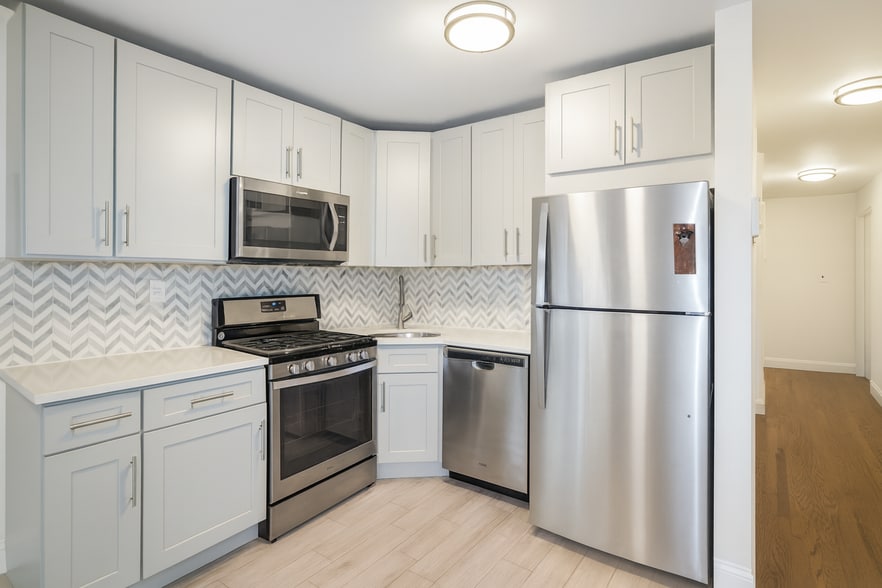 More Photos Of 187 Woodpoint Rd, Brooklyn Apartments For Sale