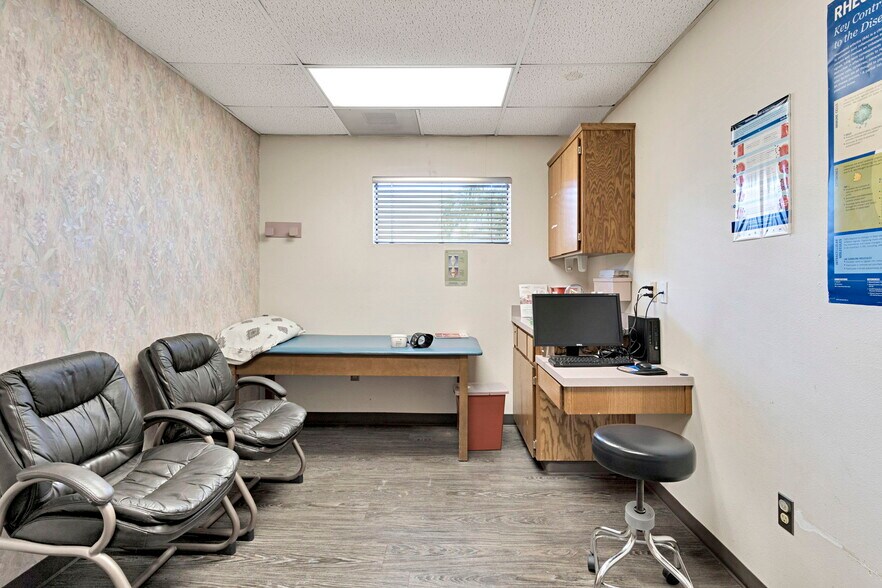 More Photos Of 1260 E Almond Ave, Madera Medical For Sale