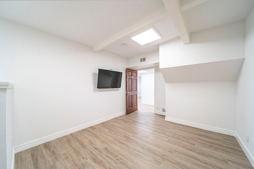 More Photos Of 1230 N Jefferson St, Anaheim Light Distribution For Sale