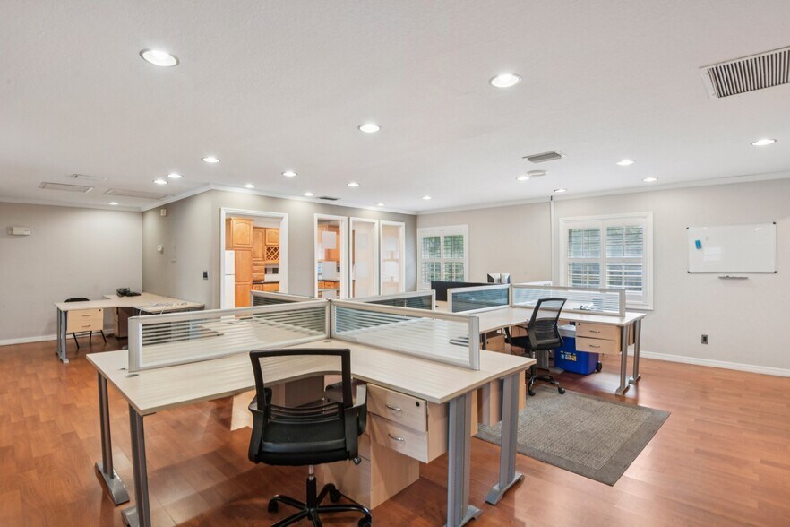 More Photos Of 4868 W Gandy Blvd, Tampa Office For Sale