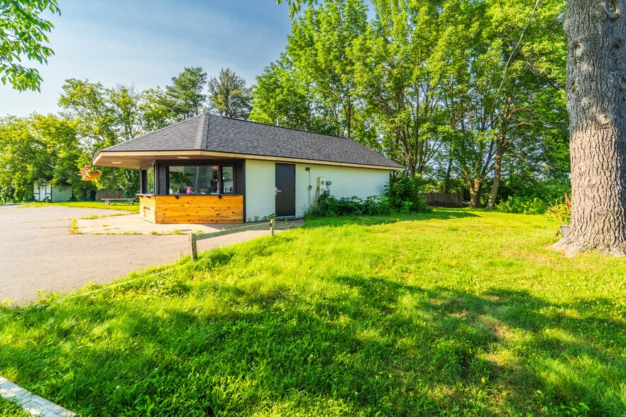 More Photos Of 1707 Merrill Ave, Wausau Freestanding For Sale